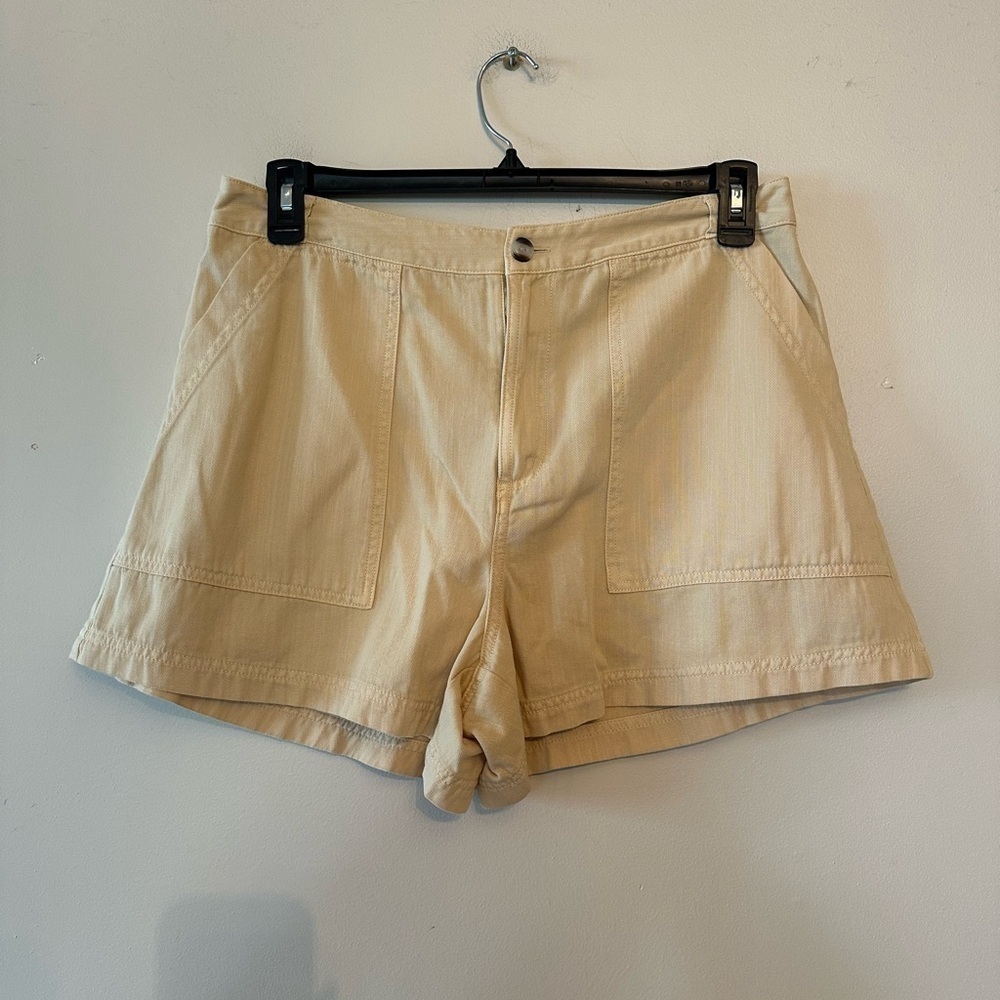 Womens Universal Thread beige shorts 12 nwot